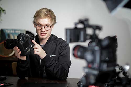 Nicolai Deutsch explains the functions of a Canon camera